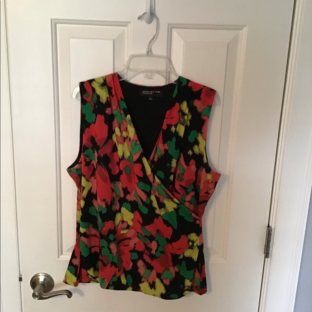 SOLD JONES NEW YORK v cut blouse